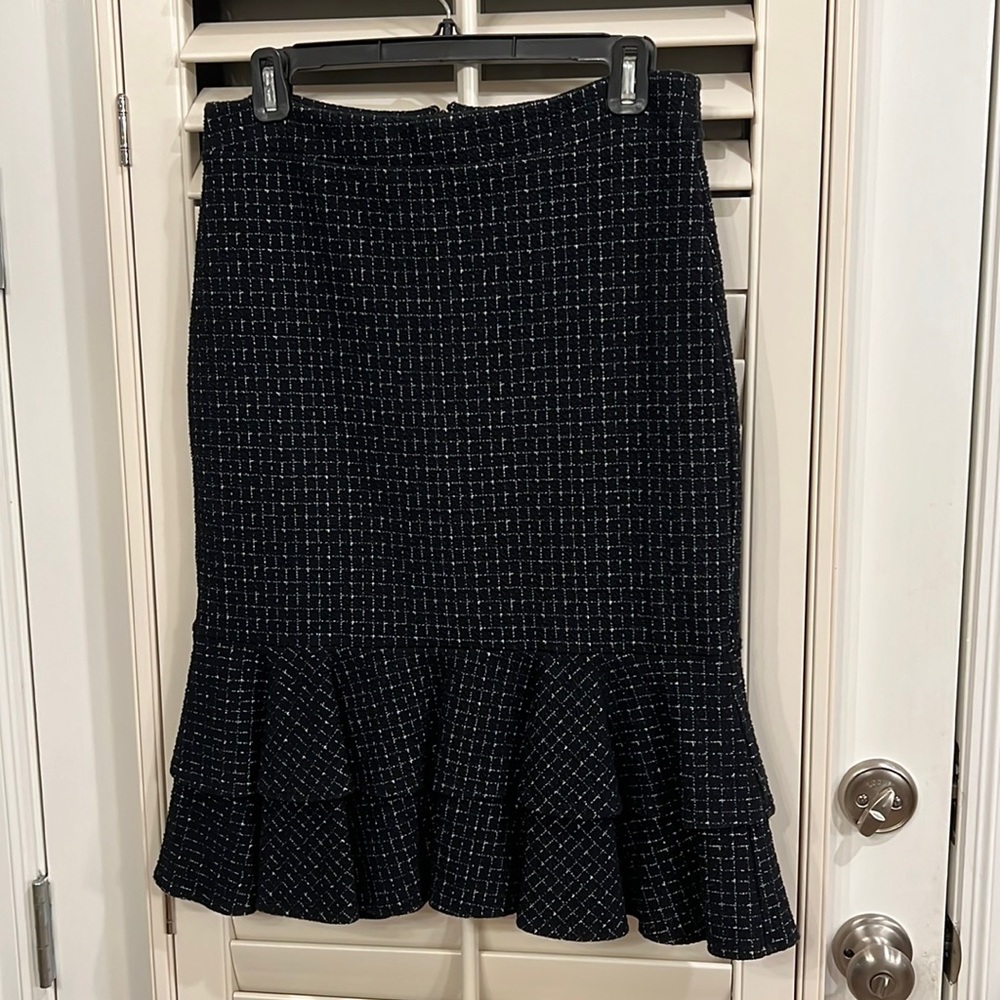 Banana Republic trumpet tweed skirt. Size 6